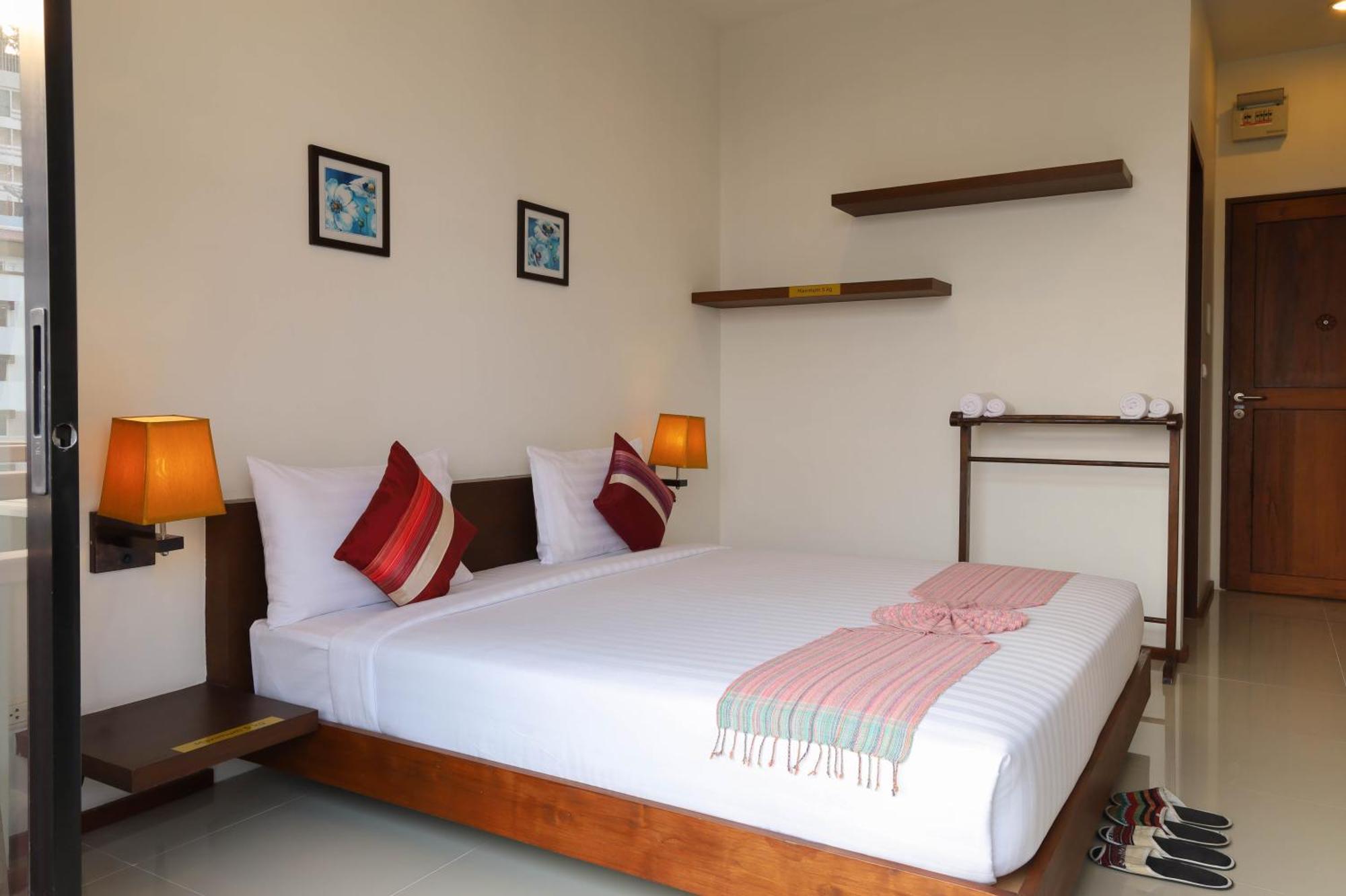 The Choice Hotel - Adults Only Bangkok Exterior photo